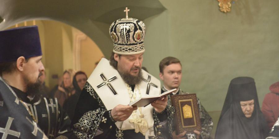 В Великую Субботу Архиепископ Солнечногорский Сергий совершил вечерню и Божественную литургию 