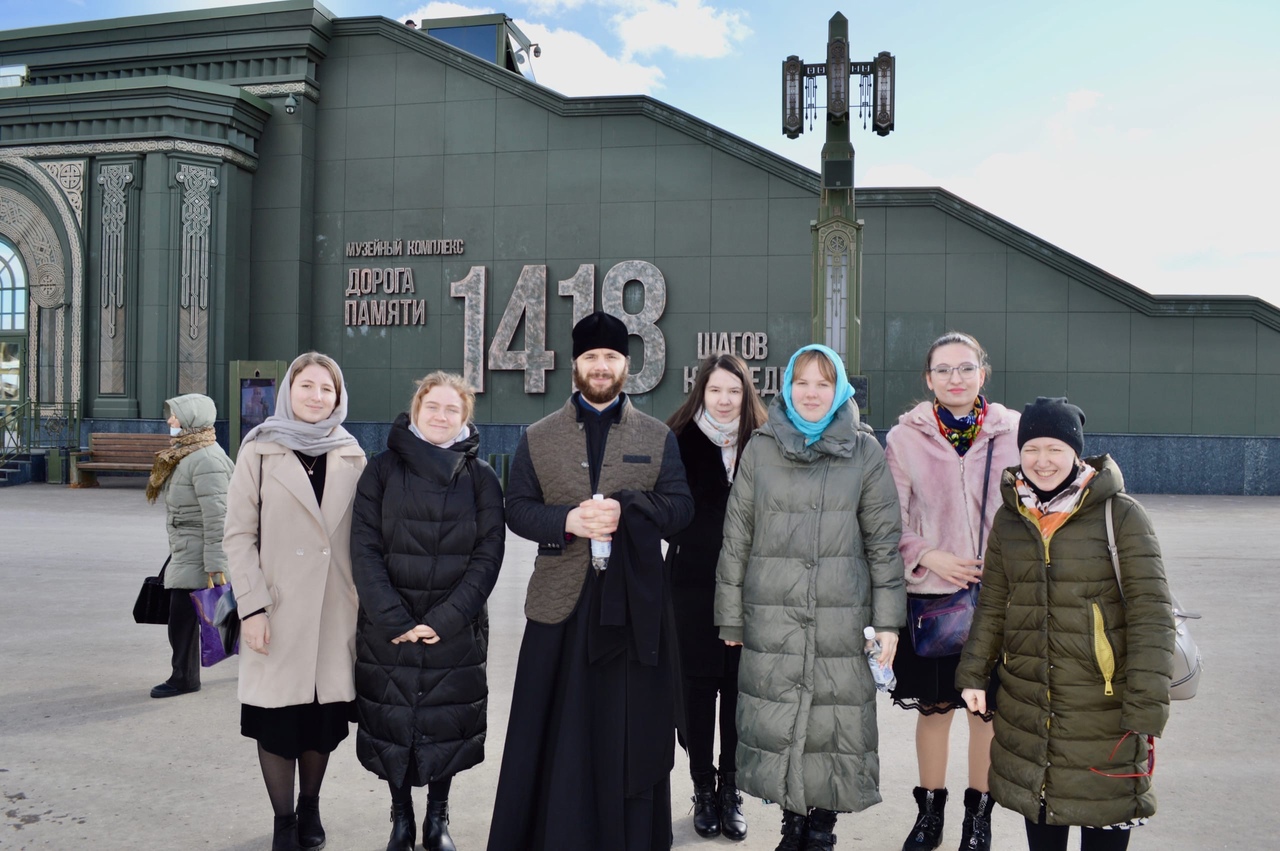  Молодежная группа храма Живоначальной Троицы в Останкино посетила главный храм Вооруженных Сил России