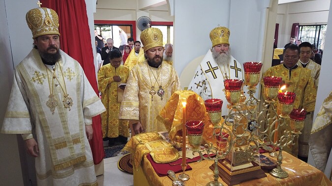 Божественная литургия в храме Рождества Христова в г. Тагайтай