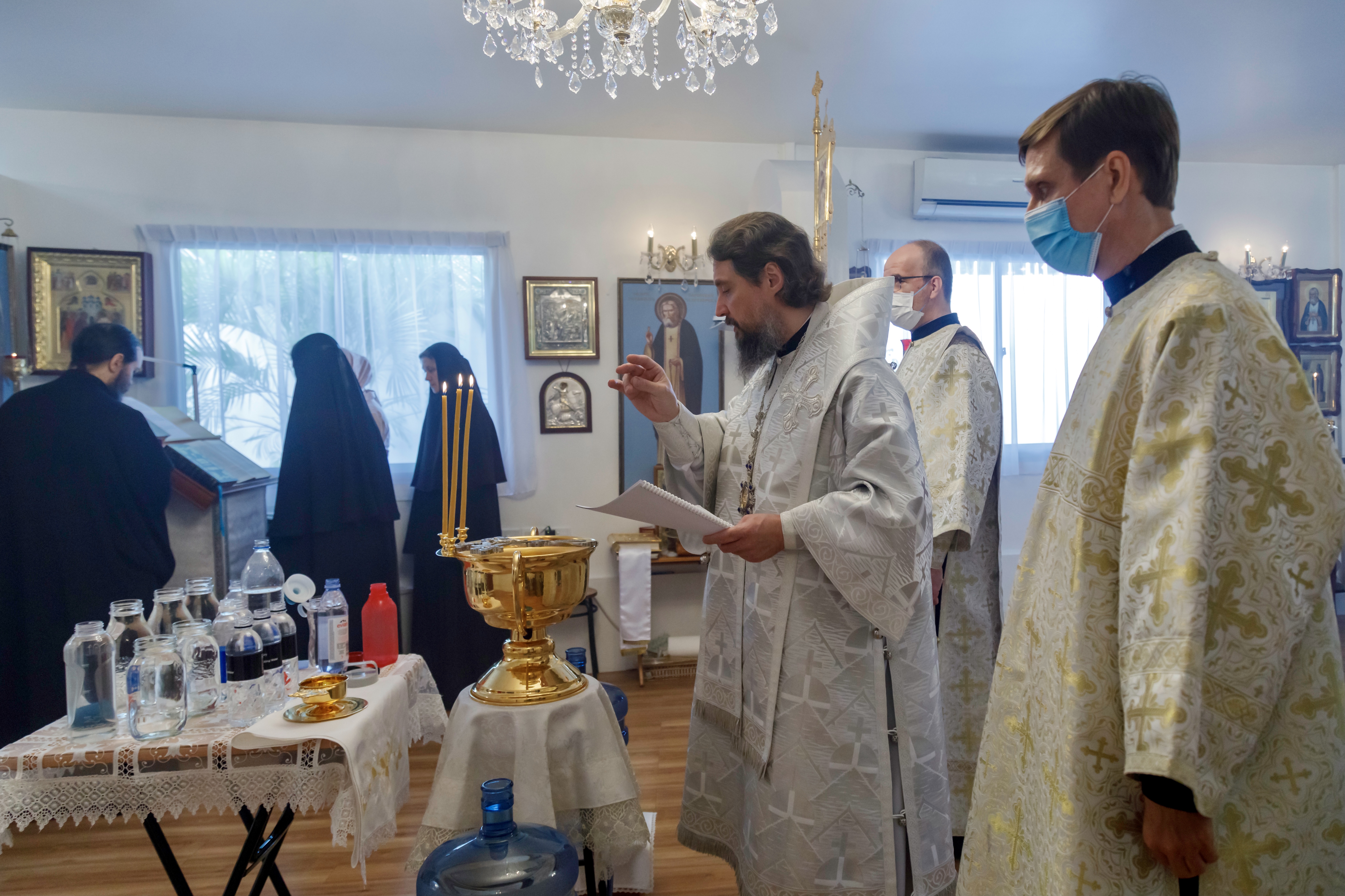 Настоятель храма митрополит Сергий совершил Божественную литургию в праздник Богоявления