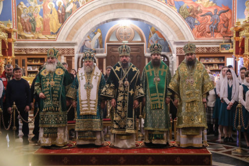 Литургия в Воскресенском кафедральном соборе Ханты-Мансийска