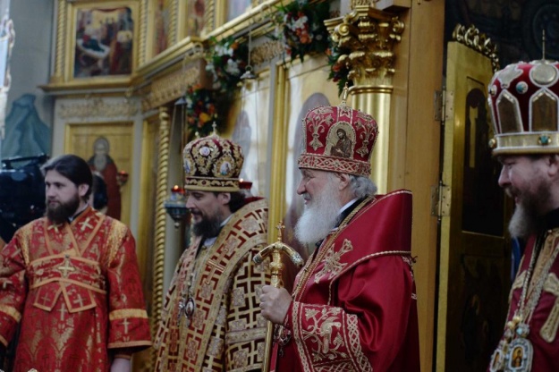 Архиепископ Солнечегорский Сергий сослужил Святейшему Патриарху Кириллу в Георгиевском храме на Поклонной горе